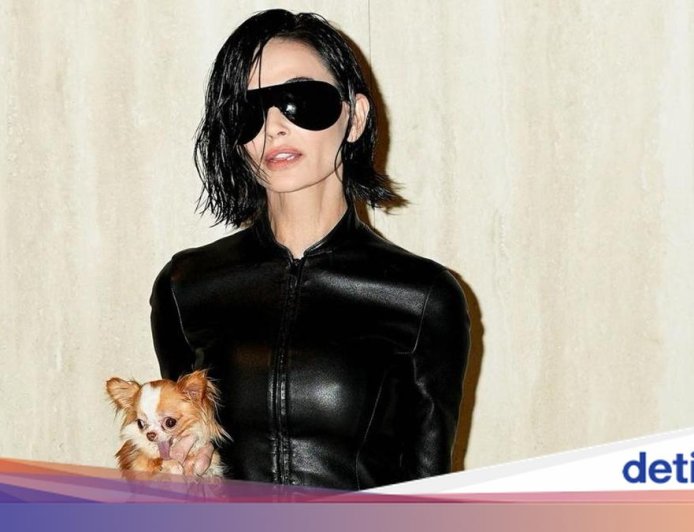 Demi Moore Tampil Dramatis dengan Rambut Bob di Milan Fashion Week Gucci