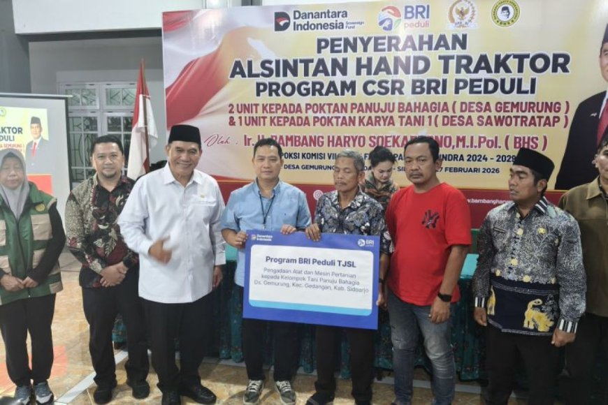 DPR RI dan BRI Salurkan Bantuan Traktor untuk Petani Sidoarjo