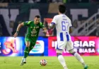 Hasil Babak Pertama Persebaya vs Persib: Bajul Ijo Unggul 1-0 Lewat Penalti