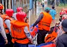 Banjir Cipinang Melayu Capai 1,5 Meter, 12 Warga Dievakuasi Termasuk Lansia dan Bayi