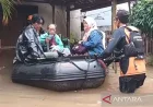 Baznas RI Evakuasi Warga Terjebak Banjir di Kembangan Jakarta Barat dengan Cepat