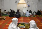 Iktikaf Warga Korban Banjir Bandang di Desa Tetingi Raih Lailatul Qadar di Masjid Darurat
