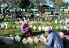 Hukum Ziarah Kubur Saat Idul Fitri dan 6 Hikmah Penting bagi Umat Muslim