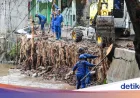Penanganan Turap Longsor Kali Baru Dikebut dengan Bantuan Alat Berat Backhoe Spider