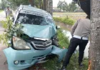 Kecelakaan Mobil Pemudik di Jombang Tabrak Pohon, 6 Orang Luka-Luka