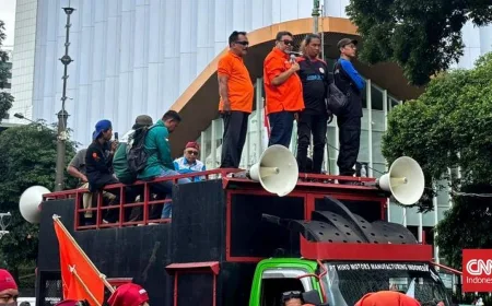 Buruh Demo Besar di Istana Protes Kebijakan Upah Minimum Pramono-Demul 2026