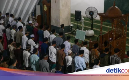 Jadwal Tarawih Pertama 2026: Perbedaan Muhammadiyah dan Pemerintah