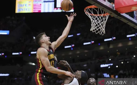 Bam Adebayo Pimpin Miami Heat Tundukkan Houston Rockets 115-105