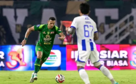 Hasil Babak Pertama Persebaya vs Persib: Bajul Ijo Unggul 1-0 Lewat Penalti