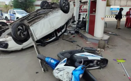 Kecelakaan Mobil Terguling di SPBU Sragen, 6 Orang Dilarikan ke RS