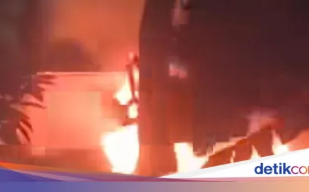Mobil Honda HR-V Terbalik dan Terbakar di Tol Jagorawi Usai Gagal Nyalip