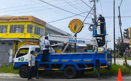 Dishub Kotim Perbaiki Lampu Lalu Lintas Rusak untuk Cegah Kecelakaan
