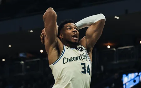 Giannis Antetokounmpo Kembali Usai Menepi 5 Pekan, Tapi Bucks Tetap Tertunduk