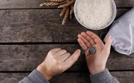 Hukum Zakat Fitrah dengan Uang Menurut 4 Mazhab: Apakah Pembayaran Ini Sah?