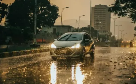 5 Tips Berkendara Mobil Aman dan Nyaman Saat Hujan yang Wajib Diketahui