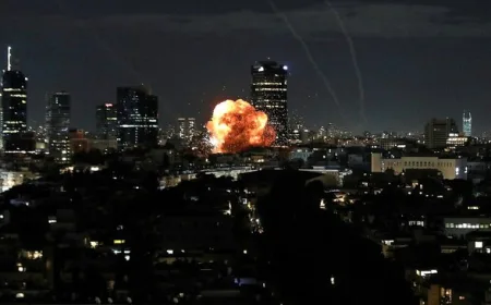 Serangan Rudal Iran Guncang Tel Aviv: Ledakan Besar dan Kerusakan di Israel Tengah