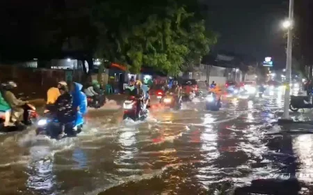 Jalan Plumpang Semper Banjir Akibat Hujan Deras, Warga Diminta Waspada