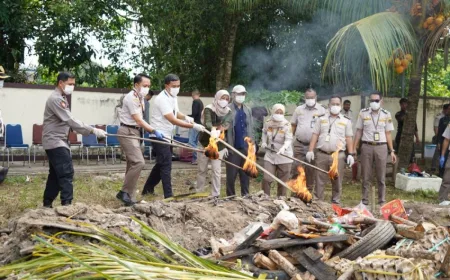 Karantina Kalbar Musnahkan Komoditas Ilegal Berisiko Tinggi Penyakit Karantina