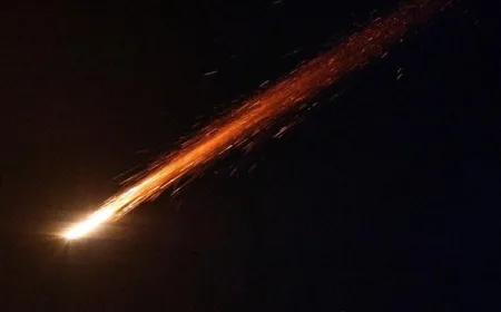 Rudal Iran Serbu Israel: Penampakan Bak Hujan Meteor di Langit Tepi Barat