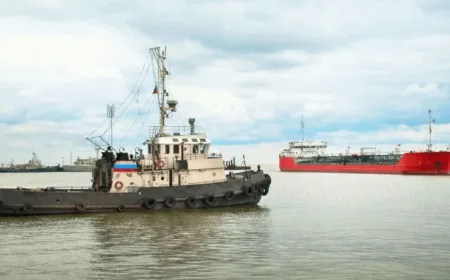 Kapal Penarik Tanker Dirudal Iran di Selat Hormuz, 3 WNI Hilang Dicari