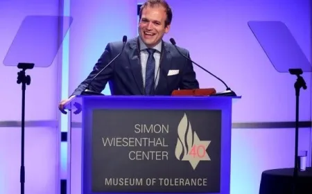 Tokoh Pro-Israel Johnnie Moore Dimaki Aktivis HAM Saat Hendak Berdoa Bersama Trump