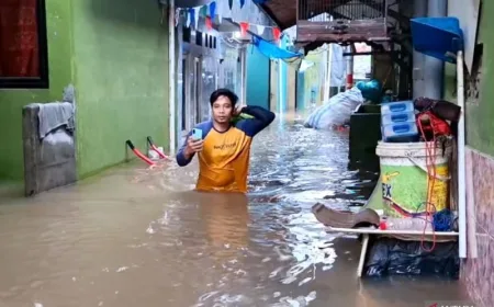 Banjir Kebon Pala Rendam Permukiman Hingga 1,5 Meter, Akses Lumpuh