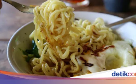 Cara Tetap Strong Meski Sahur Cuma Mi Instan, Simak Tips Nutrisi Ini