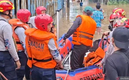 Banjir Cipinang Melayu Rendam Warga dari Bayi hingga Lansia, Evakuasi Tuntas
