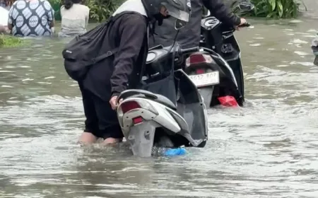 Banjir Rendam Jalan Raden Saleh Tangerang, Lalu Lintas Macet Parah