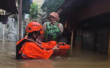 Banjir Jakarta Masih Rendam 16 RT dan Dua Jalan, Air Mulai Surut Senin Pagi