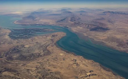 Krisis Selat Hormuz: 10 Kapal Diserang, Lalu Lintas Turun 90%