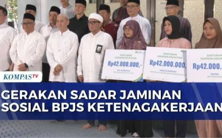 Penyerahan Sembako dan Kartu BPJS Ketenagakerjaan Perluas Jaminan Sosial Pekerja Informal