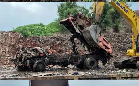 Longsor Bantargebang: Kondisi Truk Ringsek dan Evakuasi Darurat Sampah