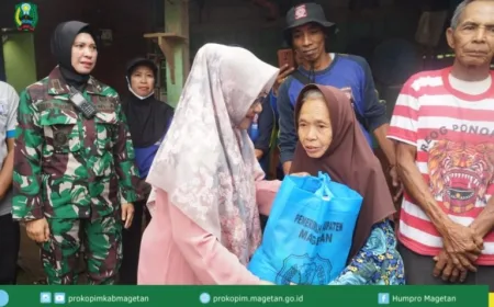 Bupati Magetan Serahkan Bantuan Langsung Korban Longsor Desa Jabung