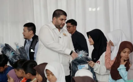Rajiv Salurkan Bantuan PIP untuk Anak Korban Longsor di Bandung Barat