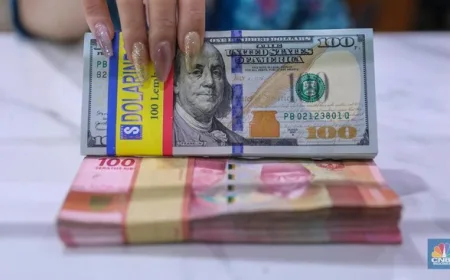 Bank Asing Jual Dolar AS di Rp 17.300, Rupiah Dekati Rp 17.000