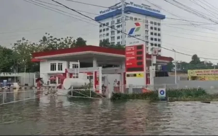 Banjir di Outer Ring Road Cengkareng Sebabkan SPBU Tutup dan Kemacetan Parah