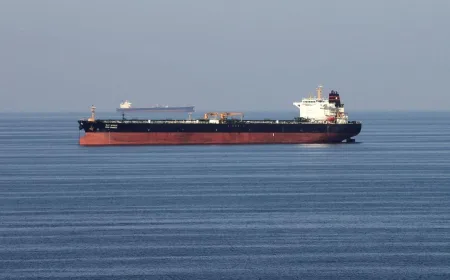 Iran Izinkan Kapal Lewat Selat Hormuz Jika Usir Dubes AS dan Israel