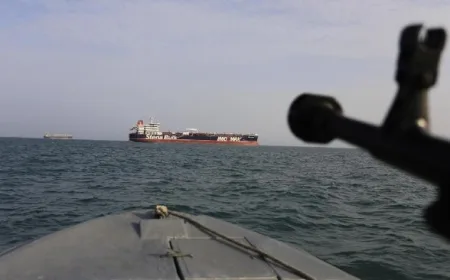 Peringatan Iran ke Kapal Minyak di Selat Hormuz di Tengah Ketegangan AS-Israel