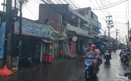 Pencurian HP di Toko Madura Kampung Malang Surabaya Terekam CCTV