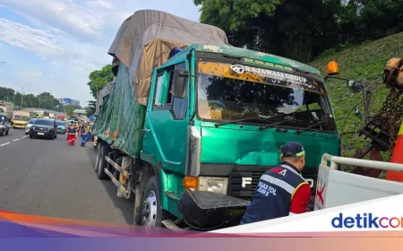 Kecelakaan Beruntun 7 Kendaraan di Tol JORR: 2 Orang Terluka dan Kerusakan Parah