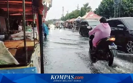 Banjir Rendam Bazar Takjil Bangkalan, Penjual UMKM Merugi karena Sepinya Pembeli