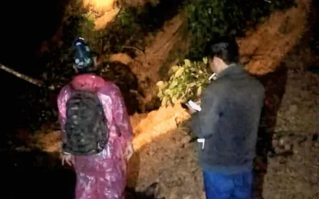 Longsor di OKU Selatan Tertimbun Tiga Motor, Jalan Penghubung Lumpuh Total