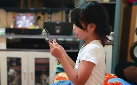 Menjaga Anak di Tengah Banjir Digital: Regulasi dan Tantangan Perlindungan Anak 2026