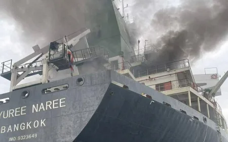Serangan Bom di Selat Hormuz: Kapal Kargo Thailand Terkapar, 3 Kru Masih Hilang