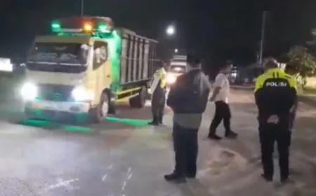 Kecelakaan Maut Truk Tabrak Motor Bonceng 3 di Tenjo Bogor, 1 Tewas