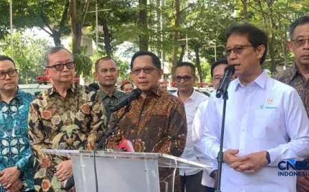 Kemenkes Serahkan 31 Ambulans Percepat Pemulihan Layanan Kesehatan Sumatera