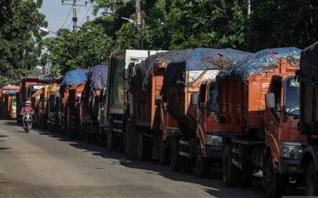 Antrean Truk Sampah Mengular 8 Km Usai Longsor di TPST Bantargebang