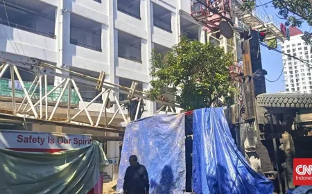 Truk Crane Terguling di Tebet Jakarta Selatan, Arus Lalu Lintas Tersendat