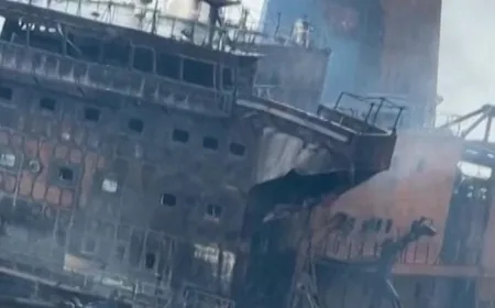 Dua Kapal Tanker Hangus di Perairan Irak Usai Serangan, 1 Tewas